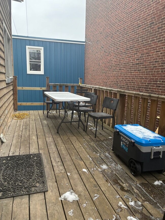 Building Photo - 353 Oakland Ave