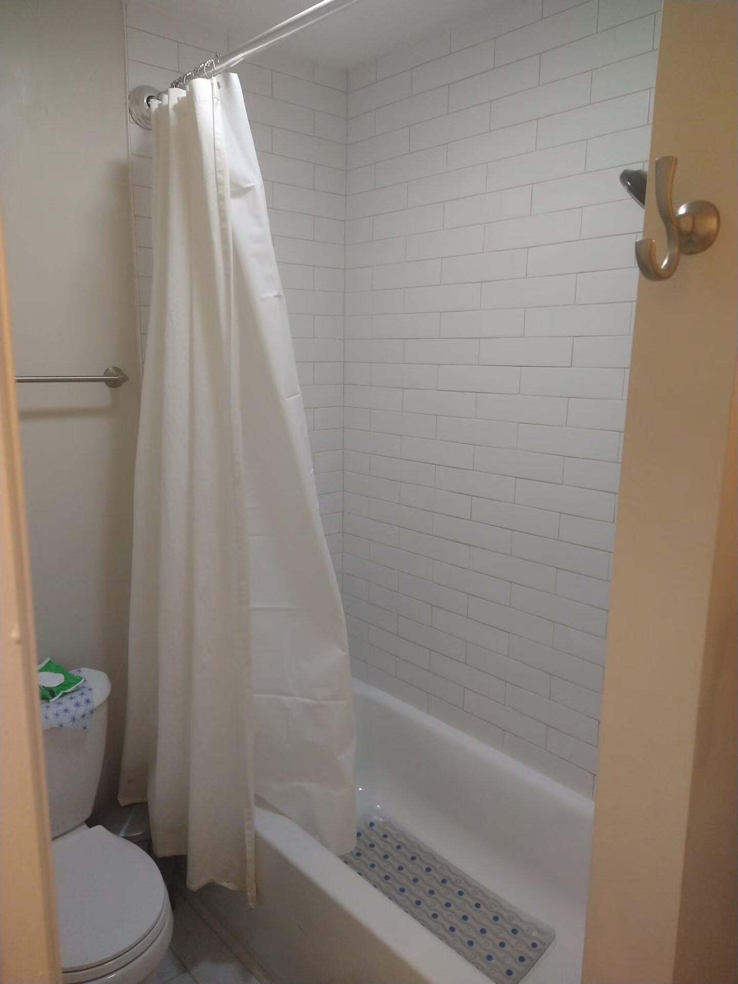 Building Photo - Room in House on Foxcroft Dr