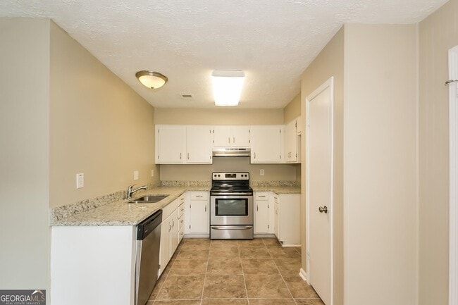 Building Photo - 8495 N Pond Dr