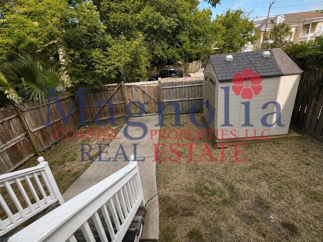 Building Photo - First floor 2 bedroom unit in the Heart of Downtown Savannah!