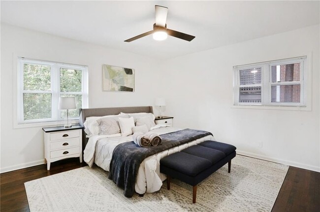 Building Photo - 961 E Rock Springs Rd NE