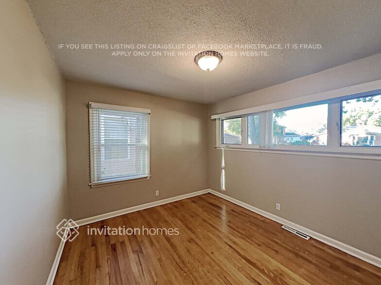 Building Photo - 9219 S 51st Ave