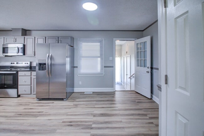 Building Photo - 105 Sandy Ln