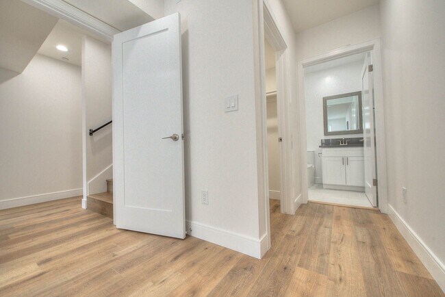 Building Photo - 11730 Hamlin St