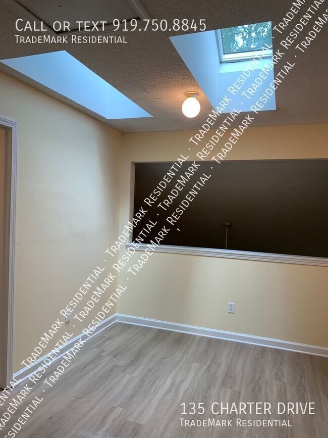 Building Photo - 135 Charter Dr