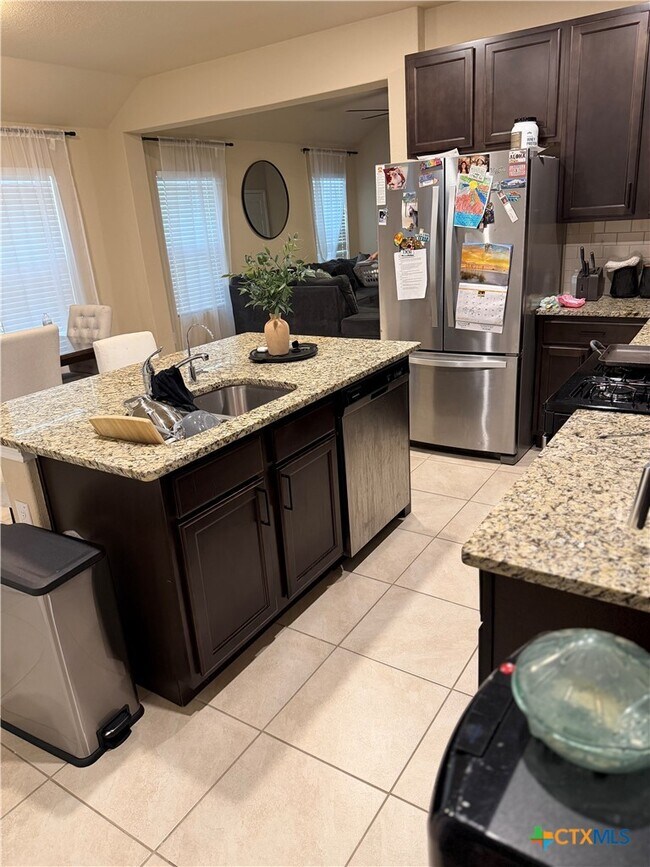 Building Photo - 2059 Chelsea Grv