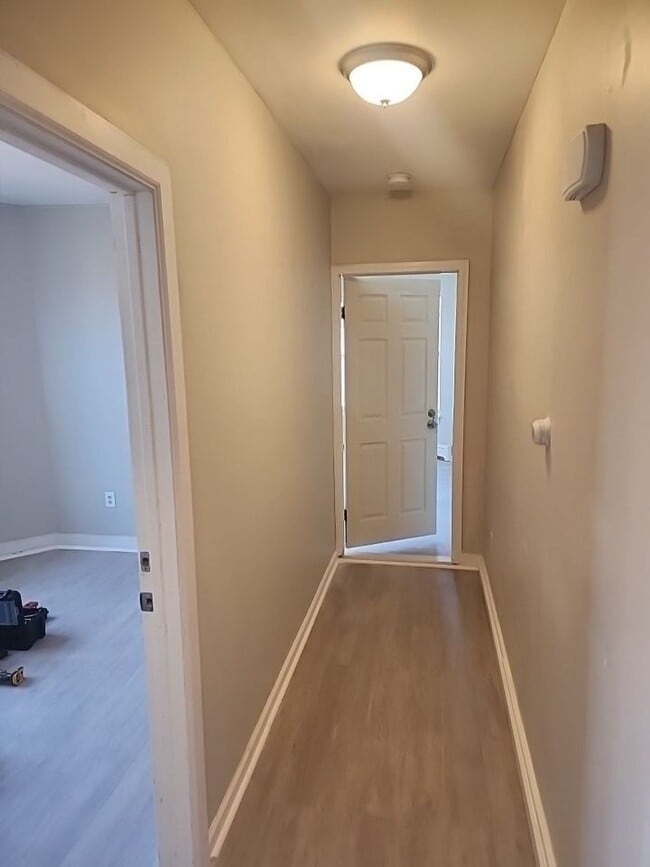 Building Photo - Newly Renovated 3 Bedroom Section 8 are We...