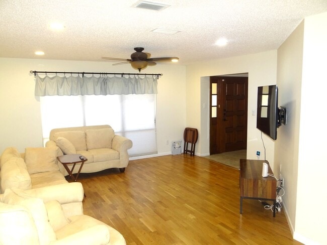 Building Photo - 1 bedroom for rent in this single family home.