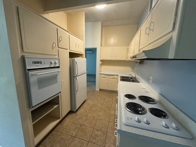 Building Photo - 540 Oakdale Ln