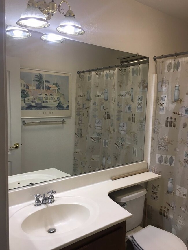 Building Photo - Rare Studio in North Turlock