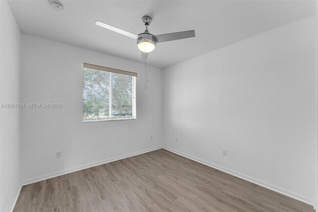 Building Photo - 2712 SE 15th Pl