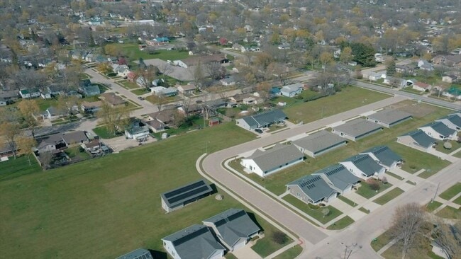 Building Photo - 812 Parkside Ln