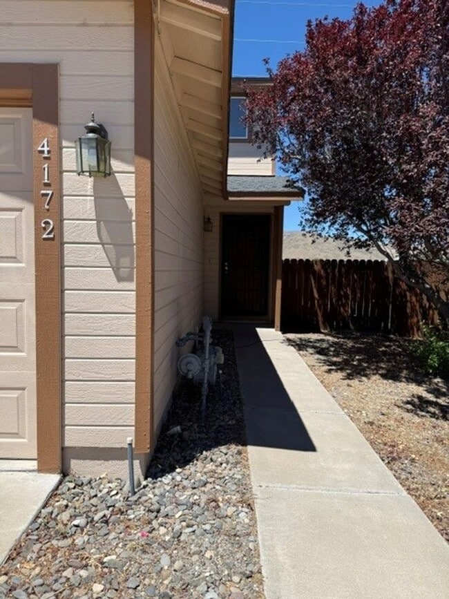 Building Photo - Two Bedroom Two Bath Townhome move in ready!