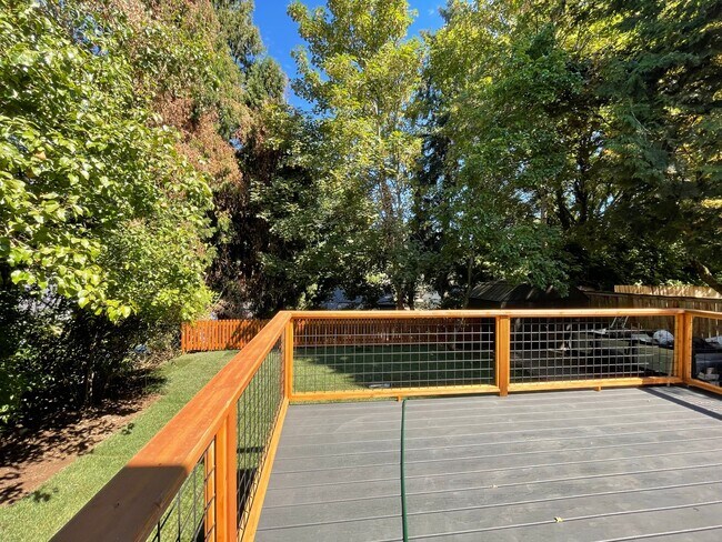 Building Photo - Charming Renovated Ranch 3 Bed + 2 Bath House! Washer & Dryer! Located in Portland's SE Brooklyn ...