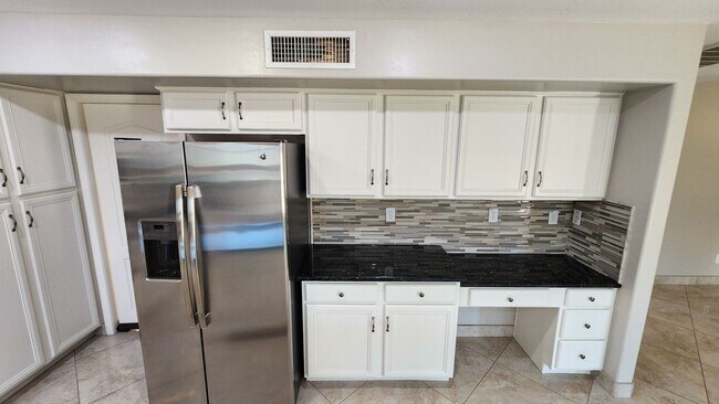 Building Photo - 4 Bedroom Home in the Kerby Estates Commun...