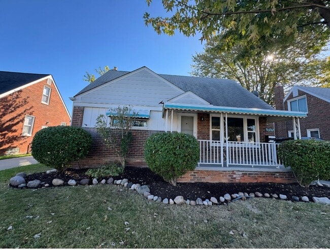 Primary Photo - Charming newly renovated 3 bedroom bungalow
