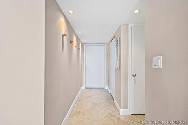 Building Photo - 511 Bayshore Dr