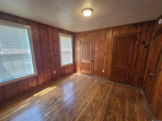 Building Photo - 4374 Monroe Ave