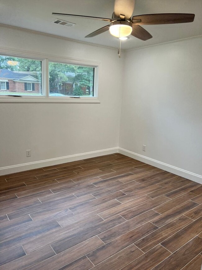 Building Photo - 1805 Starling Dr