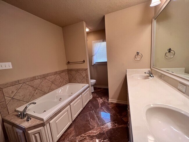 Building Photo - Cooper Ridge Beauty