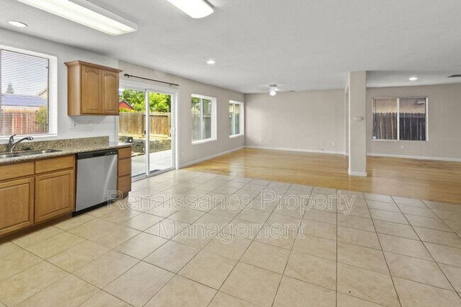 Building Photo - 433 Glenbriar Cir