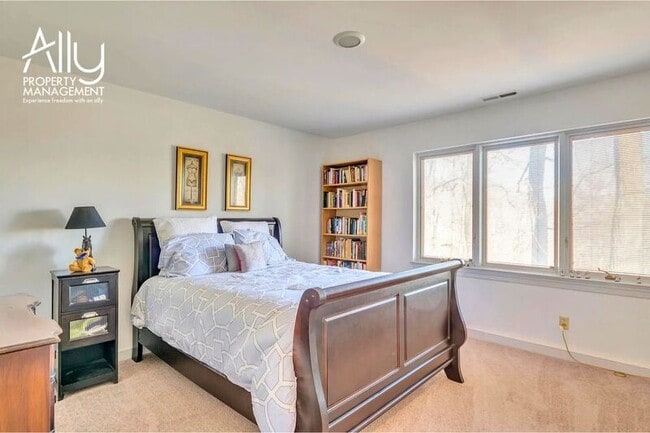 Building Photo - 501 Rookwood Pl