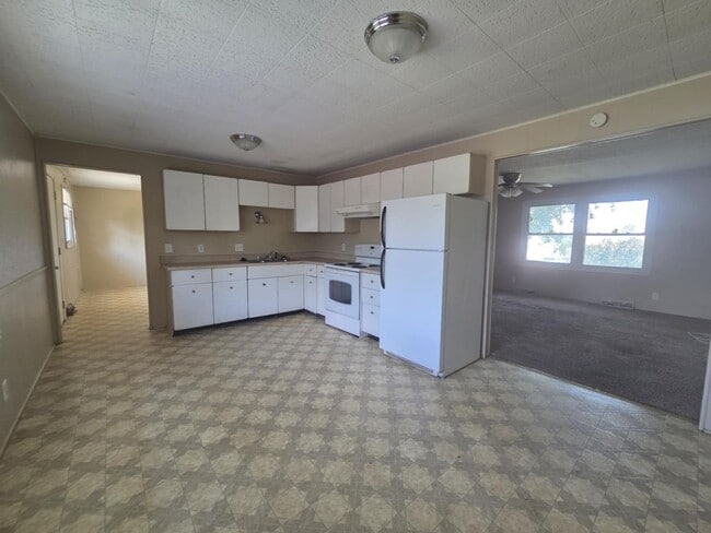 Building Photo - 1516 Hale Dr