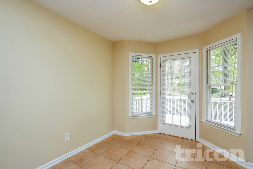 Building Photo - 16 Little John Way