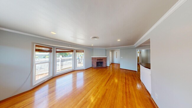 Building Photo - 6145 Mary Ln Dr