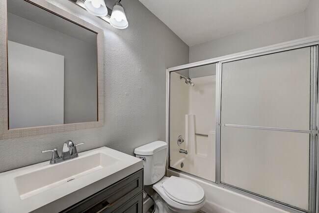 Building Photo - 1305 Kari Lee Ct