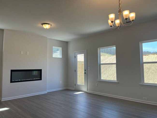 Building Photo - Beautiful Newly Constructed 3/.25 Townhome!