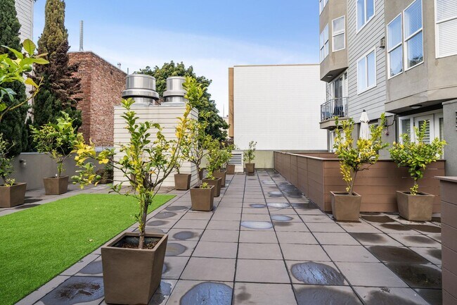 Building Photo - HIP 2BR/2BA Inner Mission Boutique Top Flo...