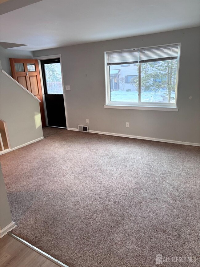 Building Photo - 215 Rose St