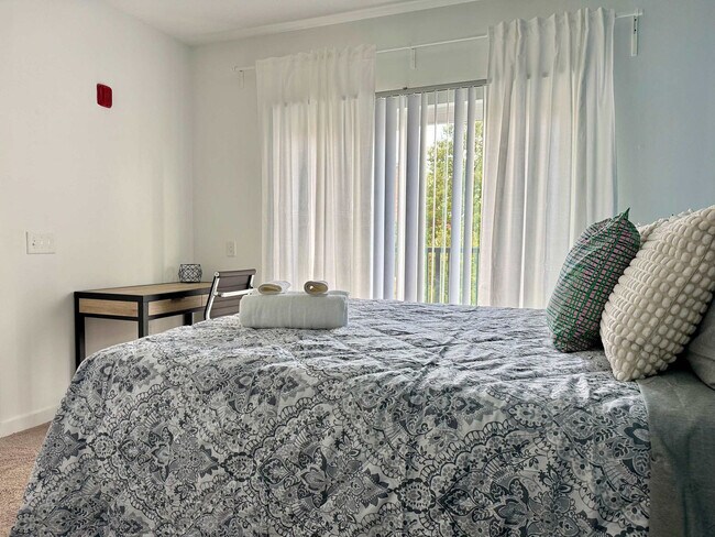 Building Photo - 542 Boulevard NE