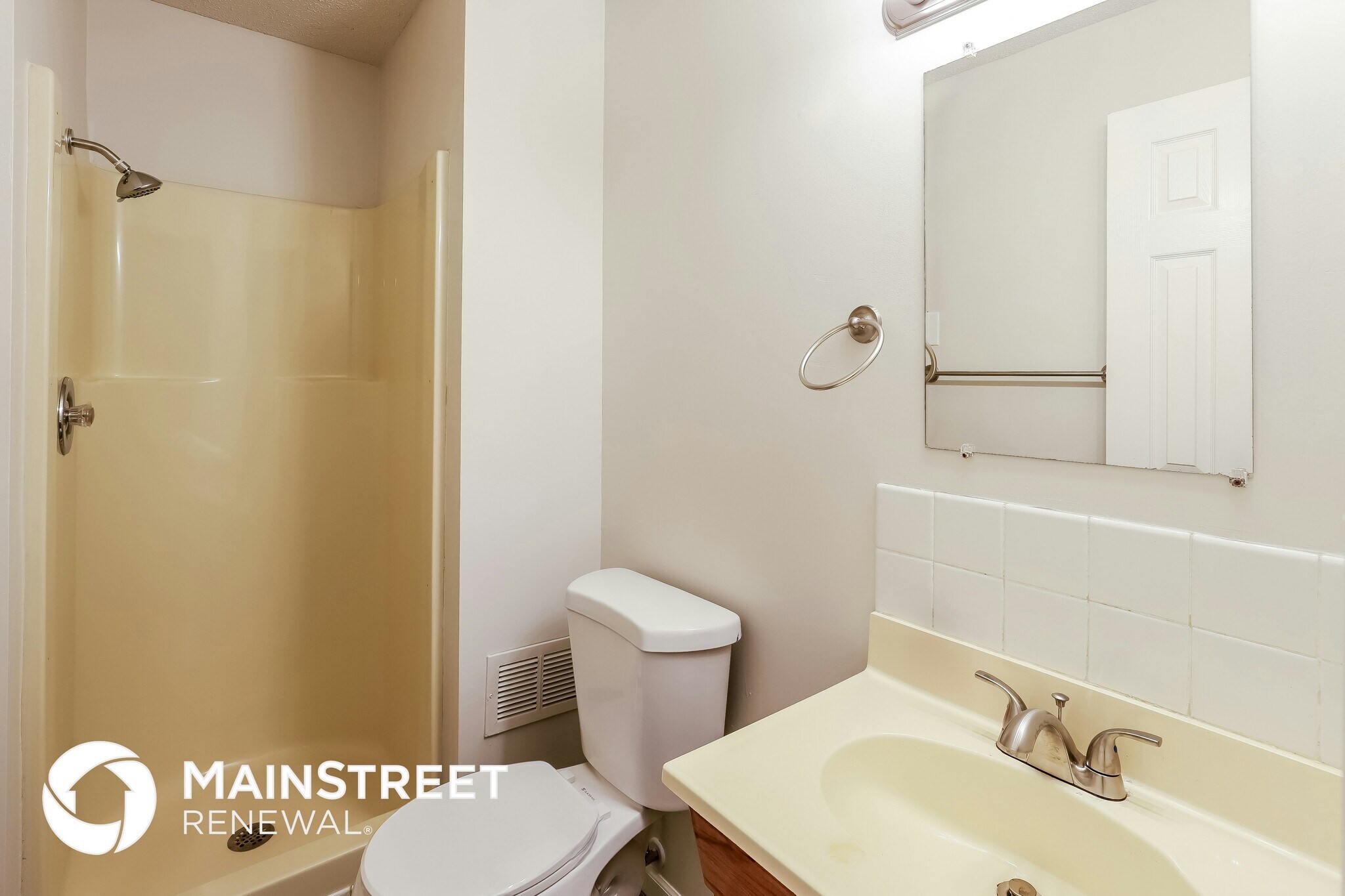 Building Photo - 820 NE Aaron Dr