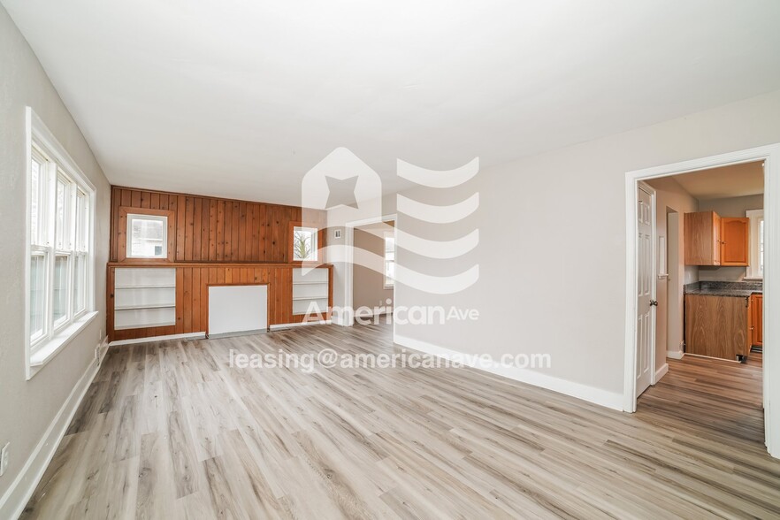Building Photo - 120 S Cedar St