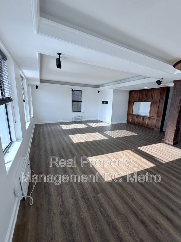 Building Photo - 1316 New Hampshire Ave NW