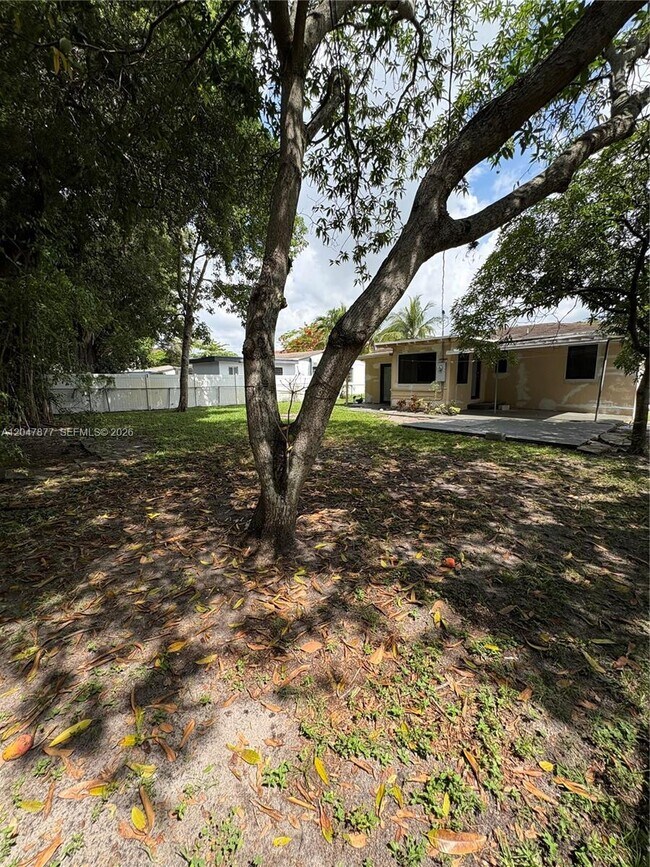 Building Photo - 650 NE 137th St