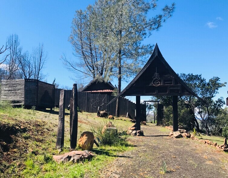 Building Photo - 2077 Stagecoach Canyon Rd