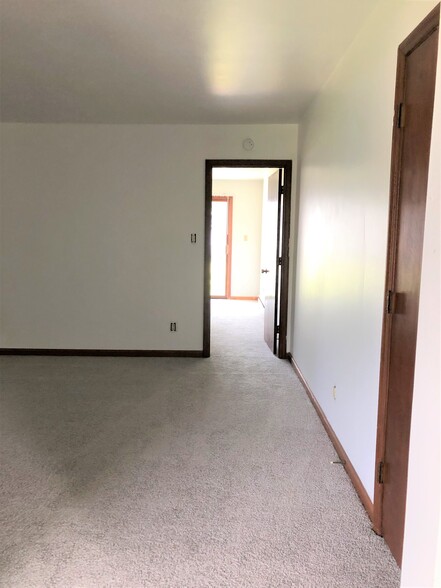 Living Room - 906 N West St