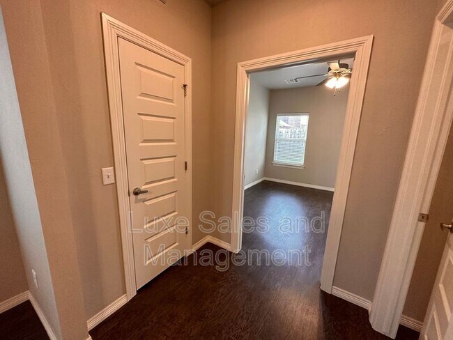 Building Photo - 2180 Camino Del Plaza Ln
