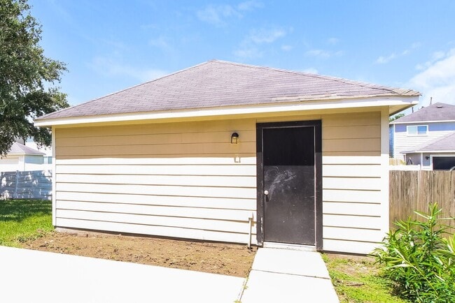 Building Photo - 11823 Princess Garden Way