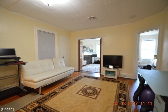 Building Photo - 83 Summit Ave