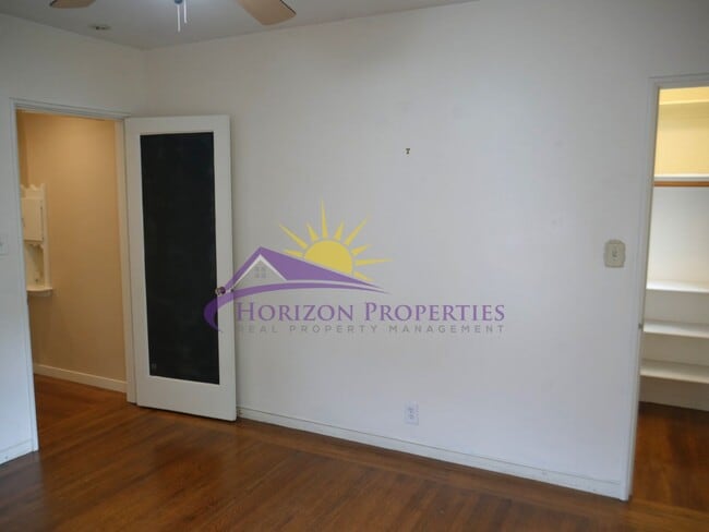 Building Photo - 841 Robertson Way