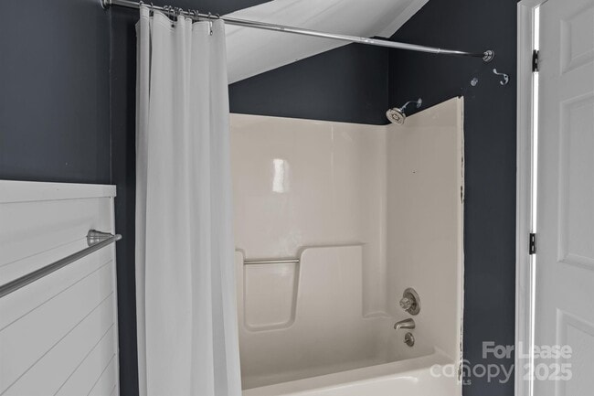 Building Photo - 765 N Church St