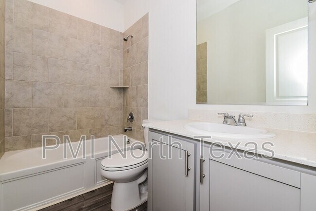 Building Photo - 1208 Mesquite Ln