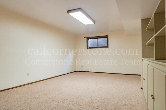 Building Photo - 3427 Clubheights Dr