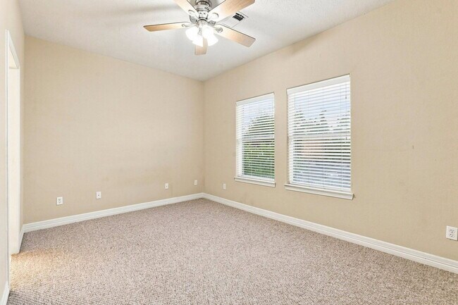 Building Photo - 1726 Parklake Village Dr
