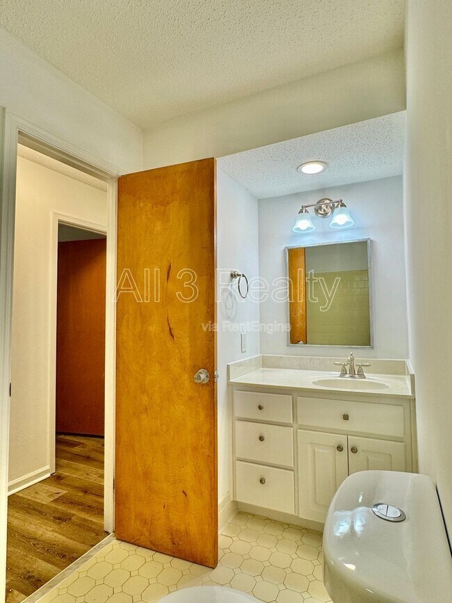 Building Photo - 2311 Cottingham Dr