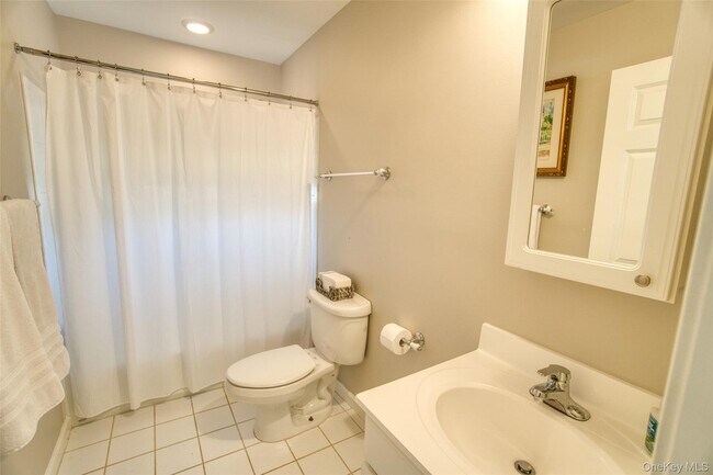 Building Photo - 208 Cinnamon Cir